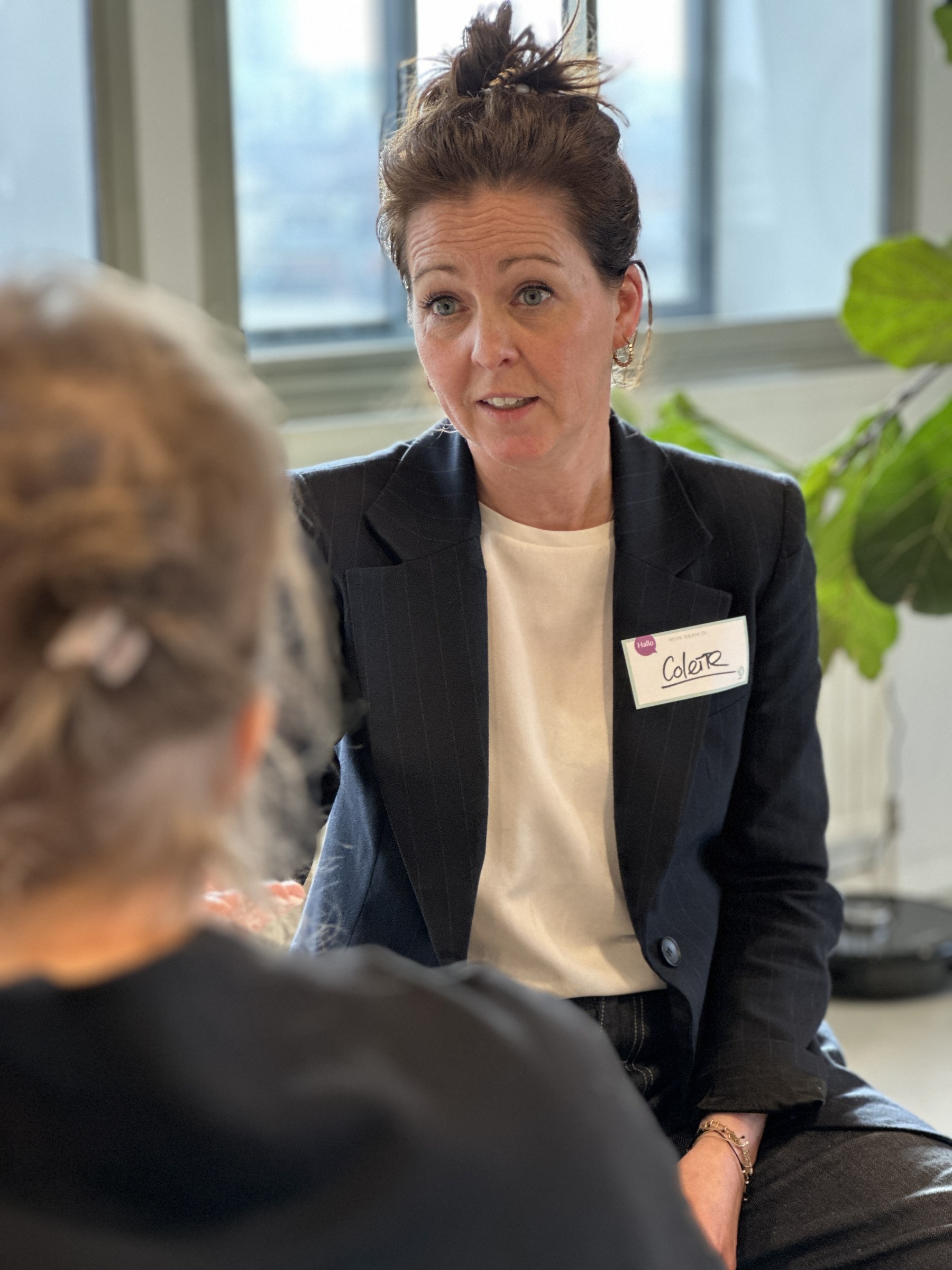 Colette in gesprek tijdens een sessie van Co Creëert